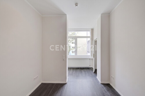 Homeoffice / Durchgangszimmer - Möbel mit KI entfernt - 