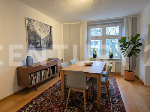 3.OG Esszimmer (Möbel KI bearbeitet) - Rarität im beliebten Kaiserviertel: Attraktives 6-Familienhaus mit enormem Entwicklungspotenzial!
