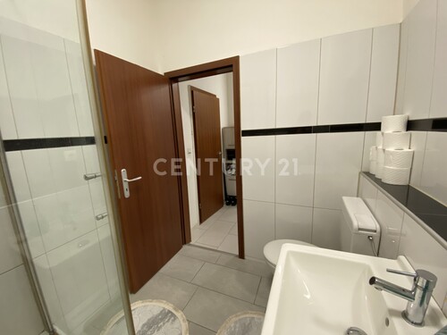 Innenliegendes Hauptbadezimmer - 