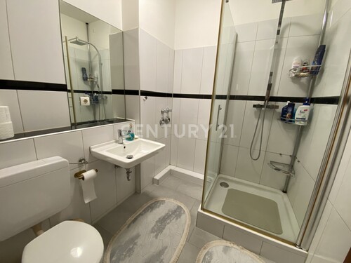 Mit Dusche und WC - 