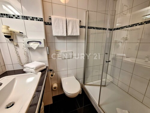 modernes Duschbad - Hotel, Pension, Gasthof mit 23,68 m² in Bochum zum Kaufen