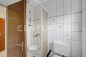 Badezimmer mit Fenster - 