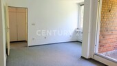 Wohn- & Schlafzimmer mit Zugang zum Balkon - 