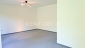 Wohn- & Schlafzimmer mit Zugang zum Balkon - 