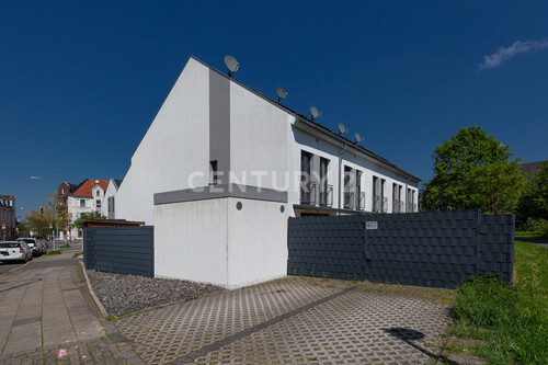 Seitenansicht mit eigenem Stellplatz - 