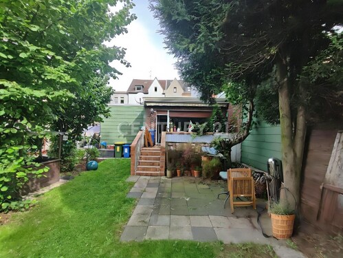 Blick auf die Terrasse - 