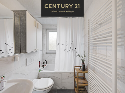 Badezimmer - Charmante 3-Zimmer-Wohnung im 2. Obergeschoss