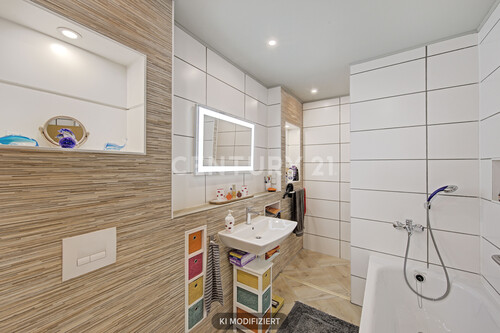 EG Badezimmer mit Wanne und Dusche - 