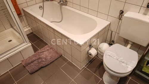 OG Bad mit Dusche + Wanne - 