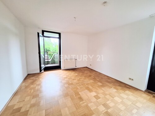 Schlafzimmer mit Zugang zum Balkon - Etagenwohnung mit 83,67 m&sup2; in Mülheim zur Miete