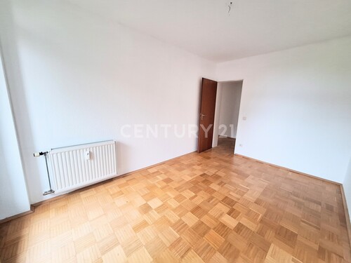 Kinderzimmer/Arbeitszimmer mit Zugang zum Balkon - 