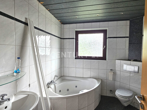 1. Obergeschoss-rechts-Bad - 