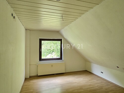 Dachgeschoss-rechts-Schlafzimmer - 