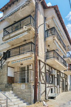 Seitenansicht - 12 Zimmer Mehrfamilienhaus, Wohnhaus zum Kaufen in Thassos Limenaria