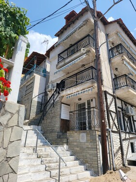 Seitlich - 12 Zimmer Mehrfamilienhaus, Wohnhaus in Thassos Limenaria