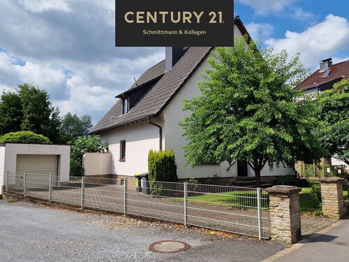 Straßenansicht - Ein- bis Zweifamilienhaus wartet auf neue Eigentümer