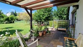 Terrasse mit Blick in den Garten - 