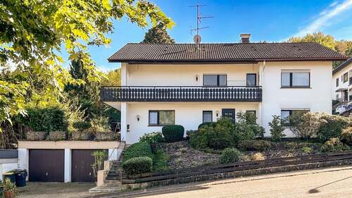 Ansicht von vorne - 5 Zimmer Einfamilienhaus zum Kaufen in Gernsbach