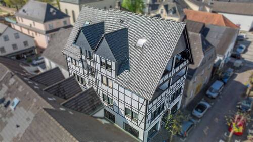 Luftbild - 7 Zimmer Mehrfamilienhaus, Wohnhaus in Neuenrade