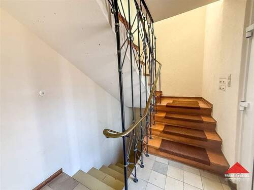 Hausflur - 8 Zimmer Mehrfamilienhaus, Wohnhaus zum Kaufen in Lüdenscheid