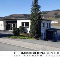 Große Gewerbehalle mit Büro und Kfz-Stellplätzen in Plettenberg