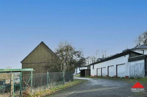 Garagen und Scheune - 4 Zimmer Mehrfamilienhaus, Wohnhaus in Kierspe