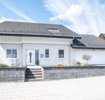 Freistehendes Einfamilienhaus mit Doppelgarage in ruhiger Randlage von Meinerzhagen