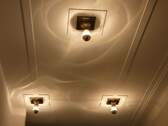 Hohwertige Deckenbeleuchtung im Flur 
- 