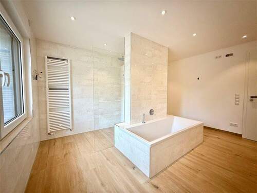 Bad - 3 Zimmer Etagenwohnung zur Miete in Meinerzhagen
