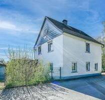 Freistehendes Einfamilienhaus mit Garage, Nebengebäuden und großem Grundstück - Meinerzhagen Freistehendes Einfamilienhaus mit Garage, Nebengebäuden und großem Grundstück - Meinerzhagen