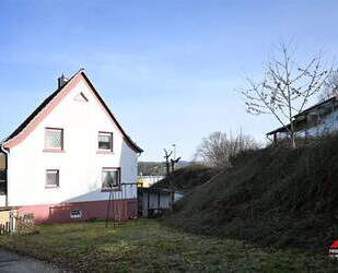 Einfamilienhaus mit Nebengebäude und Garagen in zentraler Lage von Kierspe