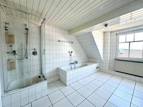 Bad - 8 Zimmer Mehrfamilienhaus, Wohnhaus in Kierspe