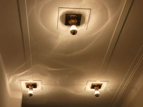 Hohwertige Deckenbeleuchtung im Flur 
- 