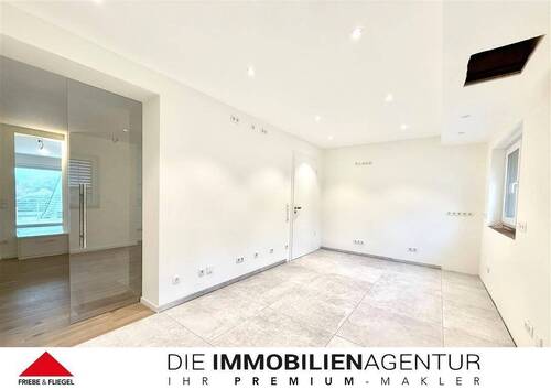 Küche - Luxuriöse Mietwohnung im Erdgeschoss mit Kamin, Balkon und Terrasse