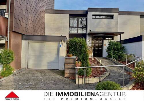 Außenansicht - Schönes Einfamilienhaus mit Garage und Garten