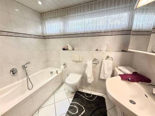 Bad - 4 Zimmer Mehrfamilienhaus, Wohnhaus zum Kaufen in Dortmund