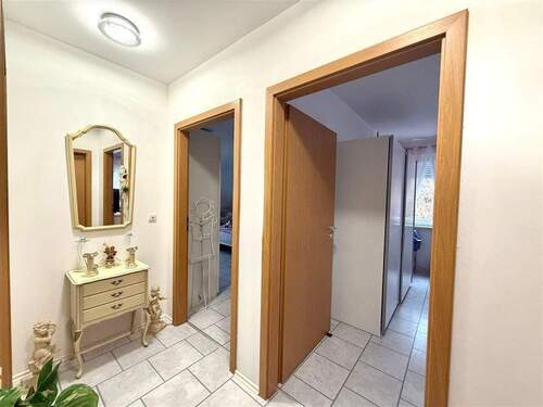 Flur DG - 5 Zimmer Mehrfamilienhaus, Wohnhaus in Kierspe