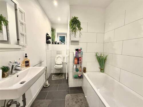 Bad - 1 Zimmer Mehrfamilienhaus, Wohnhaus zum Kaufen in Hagen