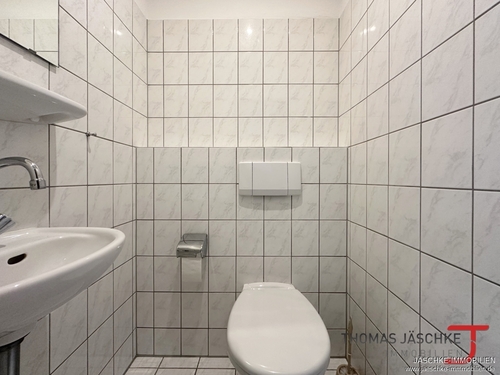 Gäste-WC (Baugleiche Wohnung darüber) - 