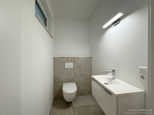 Gäste-WC (EG) - 6 Zimmer Zweifamilienhaus in Simmerath / Lammersdorf