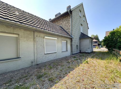 Ansicht Einfahrt - Doppelhaushälfte in Stolberg (Rheinland) / Mausbach