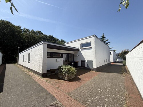 Ansicht - Wohnen im Grünen: Split-Level-Bungalow auf Erbbaugrundstück mit Erwerbsperspektive!