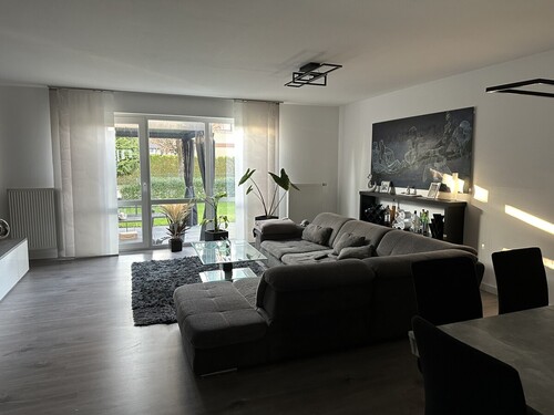 Wohnzimmer - Blick zum Garten - Wohnanlage mit 613,44 m&sup2; in Bad Lippspringe zum Kaufen