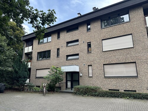 Ansicht - ETW mit Loggia, PKW-Stellplatz, Mietertrag & Modernisierungschance!