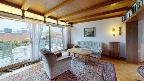 Wohnzimmer mit Blick in den Garten - 