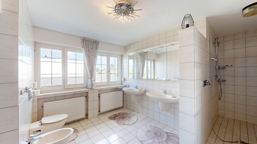 Badezimmer im Obergeschoss - 