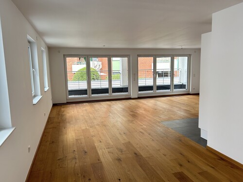 Blick in den Wohn- und Essbereich - 4 Zimmer Etagenwohnung zur Miete in Münster