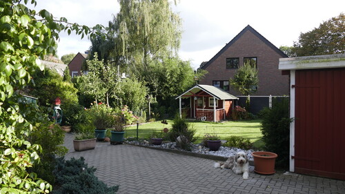 Blick in den Garten von der Zufahrt - Mehrfamilienhaus, Wohnhaus mit 271,18 m² in Münster zum Kaufen
