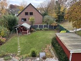 Blick in den Garten vom Balkon - 