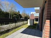 Terrasse mit kleiner Gartenfläche - 